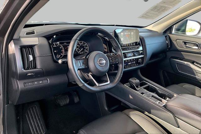 Certified 2025 Nissan Pathfinder SL FWD image 17