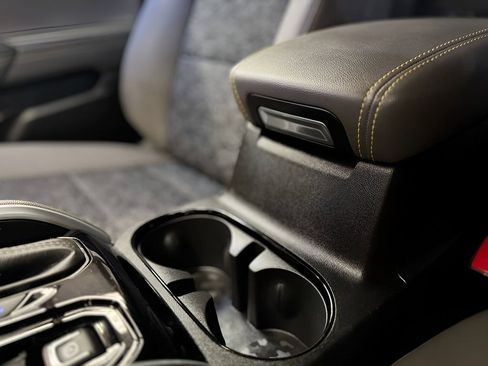 Used 2024 Chevrolet Colorado ZR2 w/ Technology Package image 23