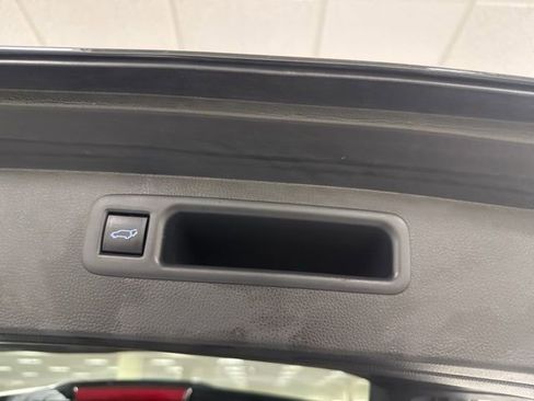 Used 2022 Toyota Highlander XLE image 19