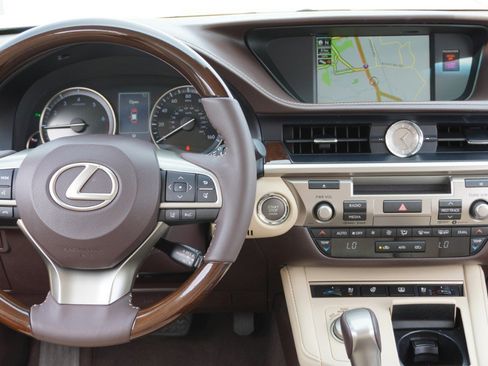 Used 2017 Lexus ES 350 w/ Luxury Package image 30