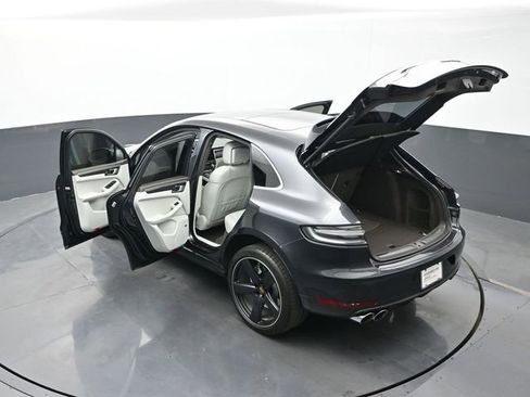 Certified 2021 Porsche Macan Turbo AWD/4WD image 28