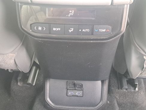 Used 2022 Toyota Highlander XLE image 14