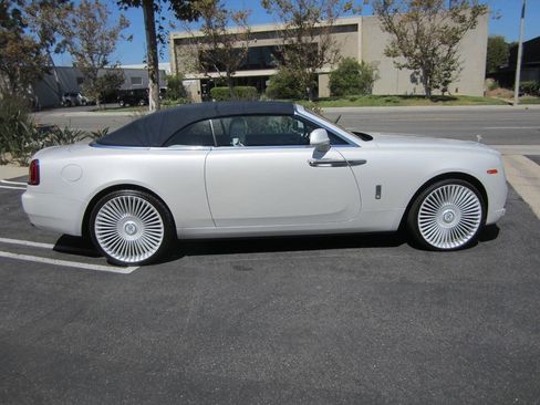 Used 2016 Rolls-Royce Dawn RWD image 3