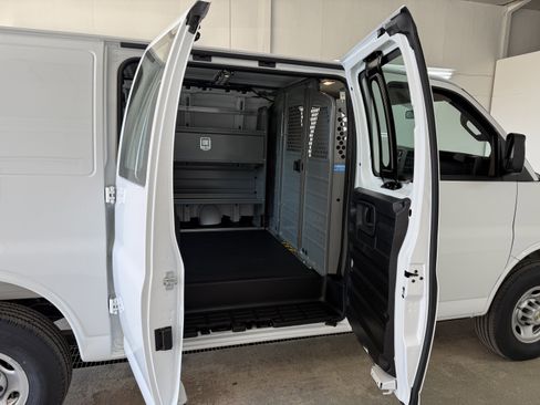 New 2025 Chevrolet Express 3500 w/ Driver Convenience Package image 31