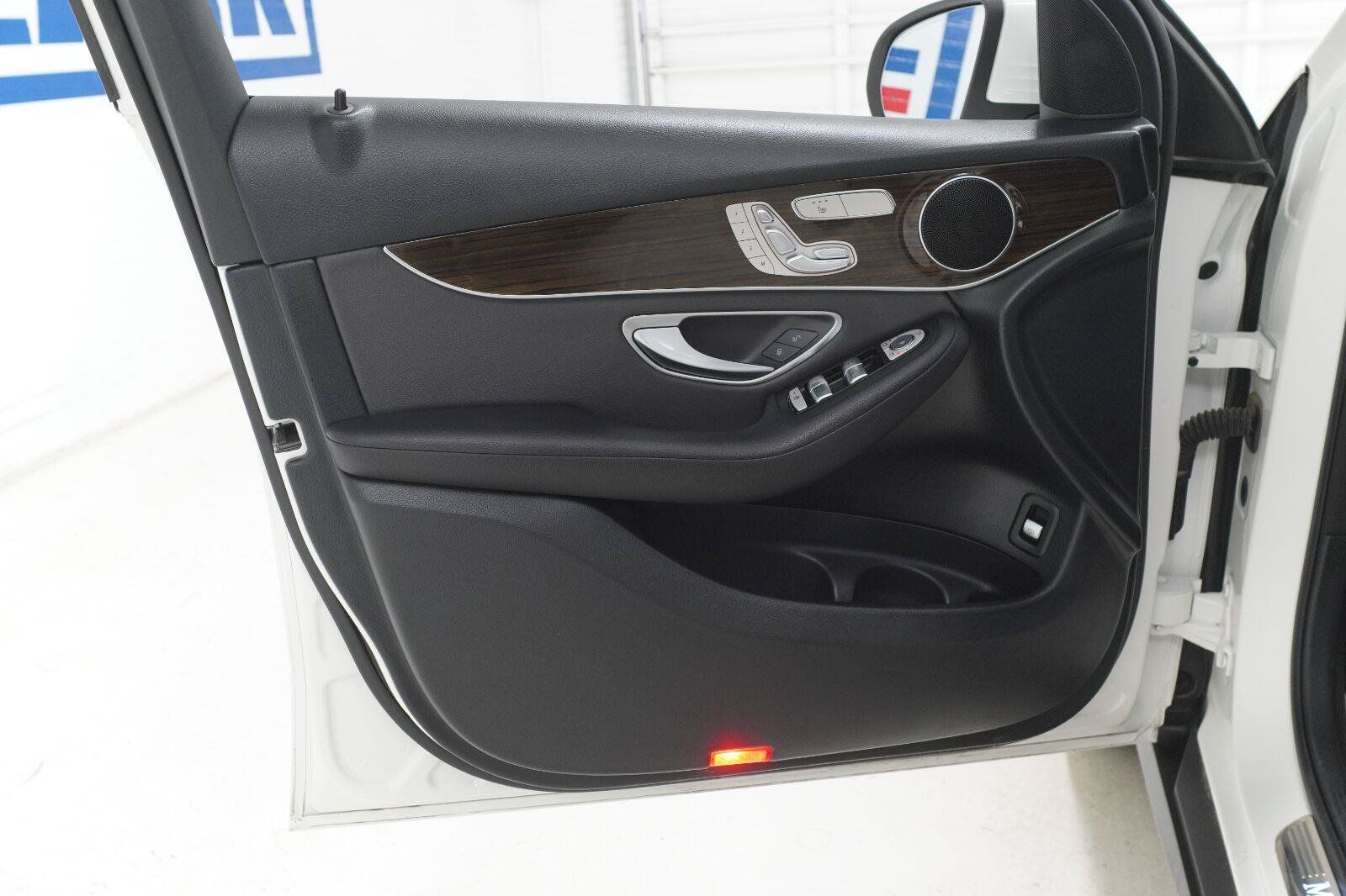 Used 2021 Mercedes-Benz GLC 300 image 21
