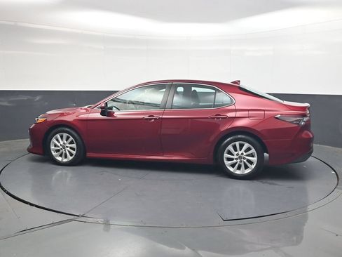 Used 2022 Toyota Camry LE FWD image 7
