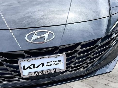 Used 2021 Hyundai Elantra SEL w/ Convenience + Premium Package FWD image 26