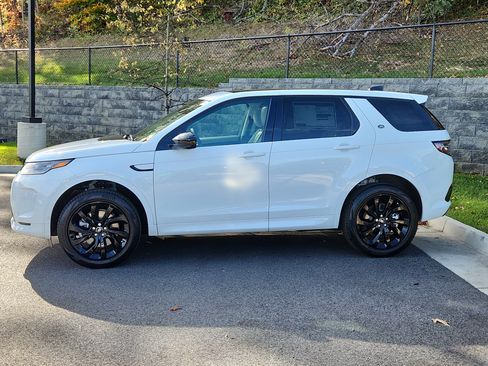 New 2025 Land Rover Discovery Sport S image 6