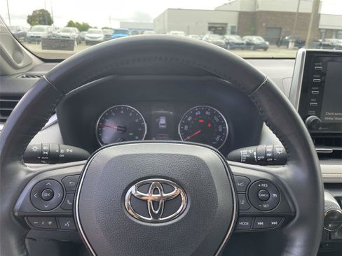 Used 2020 Toyota RAV4 XLE Premium AWD/4WD image 17