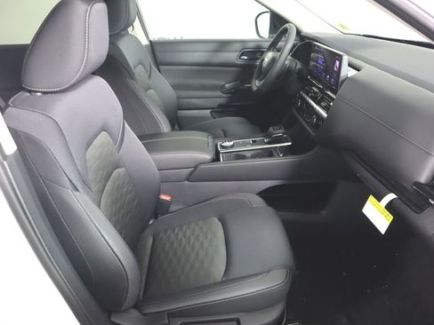 New 2026 Nissan Pathfinder SV image 31