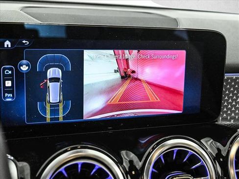 Used 2025 Mercedes-Benz GLB 250 image 14
