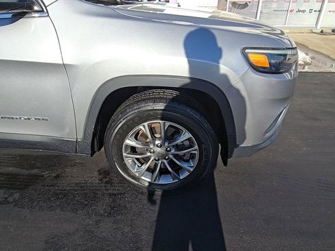 Certified 2019 Jeep Cherokee Latitude Plus w/ Cold Weather Group image 10