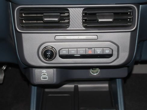 New 2025 Ford Maverick XL image 19