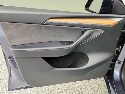 Used 2022 Tesla Model Y Long Range AWD/4WD image 10
