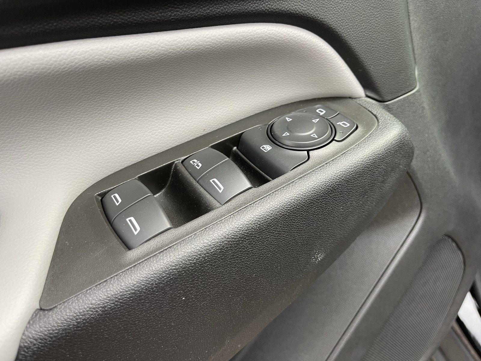Used 2024 Chevrolet Equinox LT FWD image 22