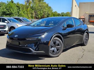 Used 2024 Toyota Prius LE video 1