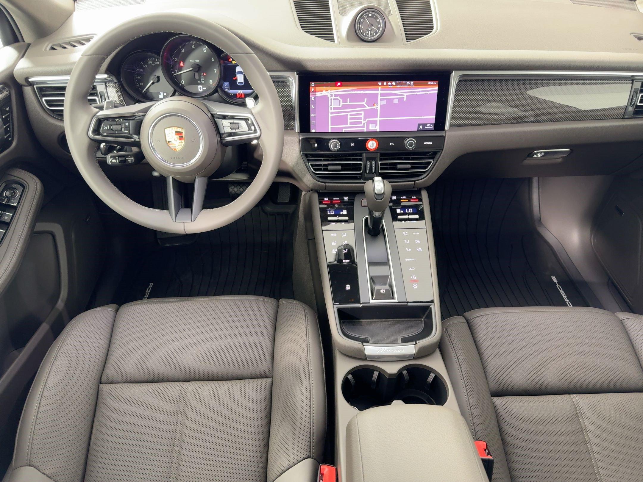 Certified 2026 Porsche Macan AWD/4WD image 28