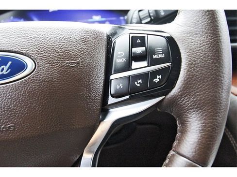 Used 2023 Ford Explorer King Ranch w/ Premium Technology Package image 19