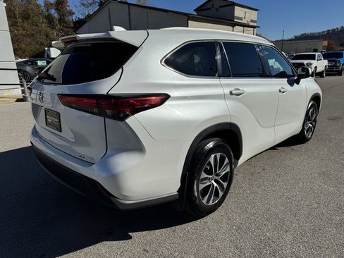 Used 2022 Toyota Highlander XLE image 9