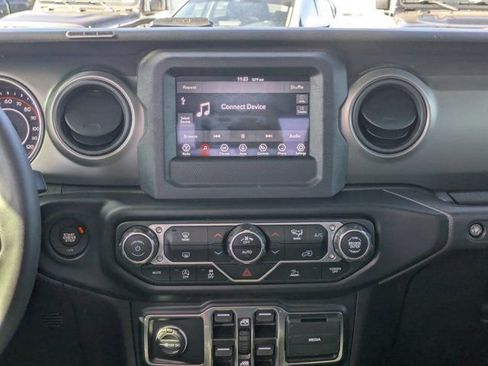 Used 2023 Jeep Gladiator Willys image 15