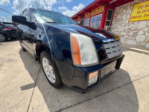 Used 2008 Cadillac SRX w/ Utility Package RWD image 3