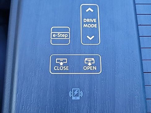 Used 2023 Nissan Ariya FWD image 29