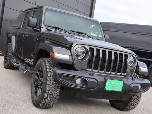 Used 2022 Jeep Gladiator Sport image 6
