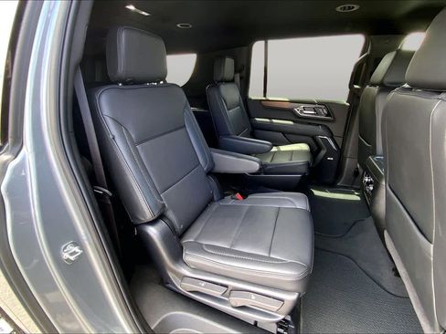 Used 2025 GMC Yukon XL Denali AWD/4WD image 19