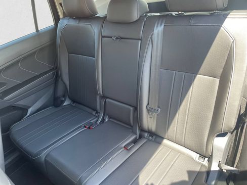Certified 2023 Volkswagen Tiguan SE FWD image 13
