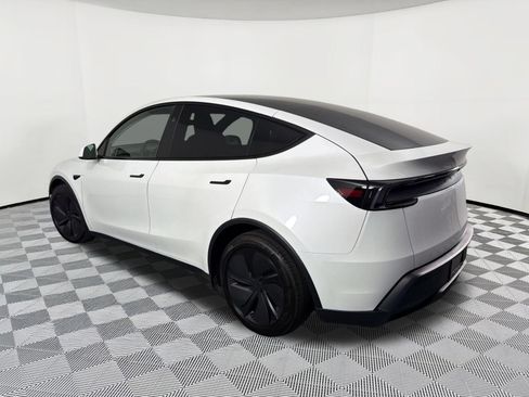 Used 2026 Tesla Model Y 2WD image 3
