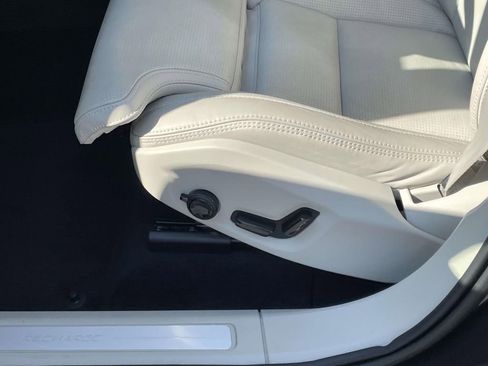 Used 2023 Volvo XC60 T8 Ultimate w/ Protection Package Premier image 19