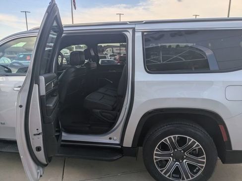 Used 2023 Jeep Wagoneer L Series II image 23