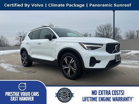 Certified 2024 Volvo XC40 B5 Core image 1