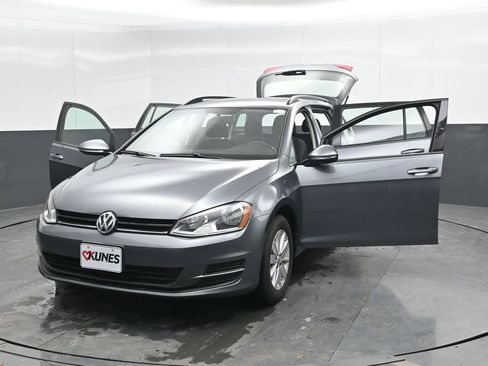 Used 2016 Volkswagen Golf S image 42