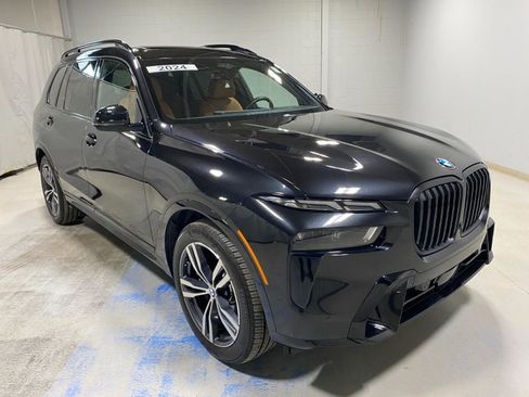 Used 2024 BMW X7 xDrive40i w/ M Sport Package image 5