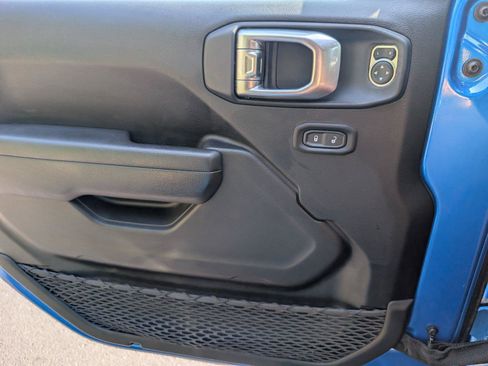 Used 2023 Jeep Wrangler Sport AWD/4WD image 19