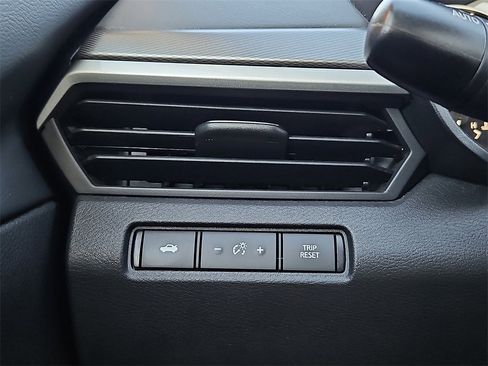 Used 2024 Nissan Altima 2.5 SR image 23