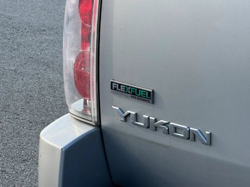 Used 2010 GMC Yukon Denali AWD/4WD image 9