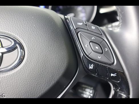 Used 2019 Toyota C-HR XLE image 23