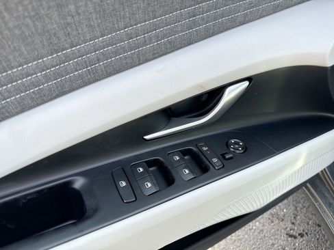 New 2026 Hyundai Elantra Limited FWD image 15