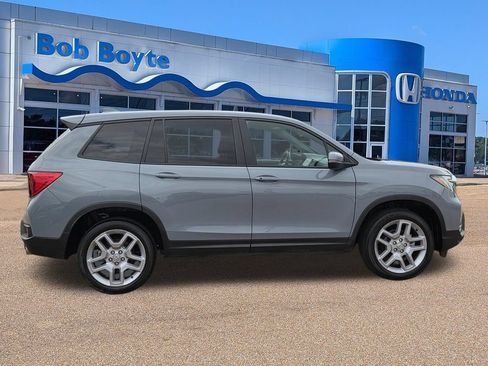 Used 2025 Honda Passport EX-L image 4