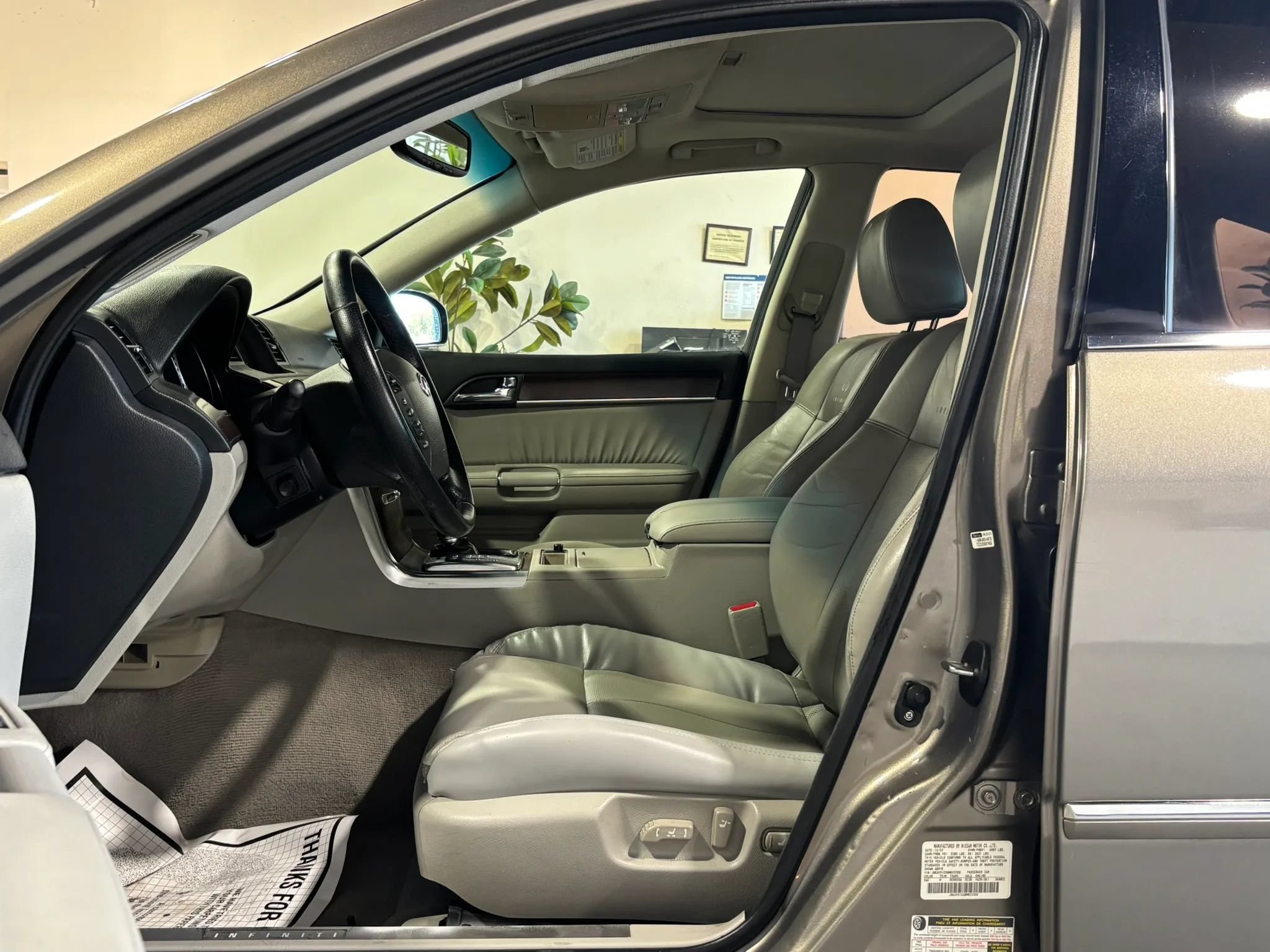 Used 2008 INFINITI M35 w/ Technology Pkg RWD image 9