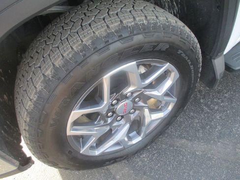 Used 2026 GMC Sierra 1500 SLT w/ SLT Premium Plus Package image 14