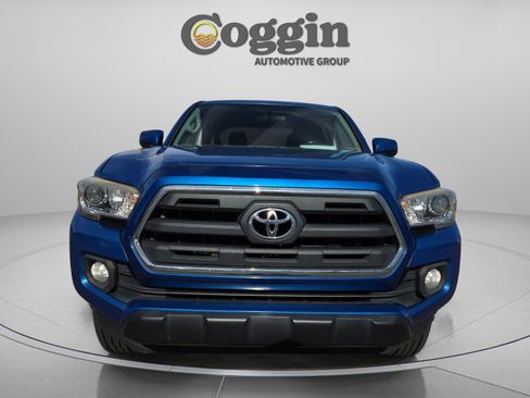 Used 2016 Toyota Tacoma SR5 w/ Towing Package image 8