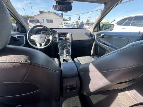Used 2016 Volvo XC60 T5 Premier w/ Proximity Package FWD image 22