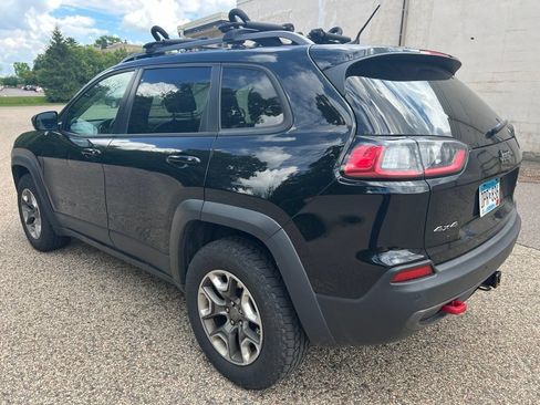 Used 2019 Jeep Cherokee Trailhawk w/ Cold Weather Group AWD/4WD image 3