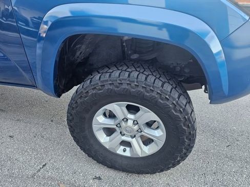 Used 2018 Toyota Tacoma SR5 image 12