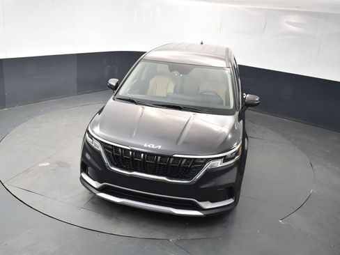 Used 2023 Kia Carnival LX FWD image 14
