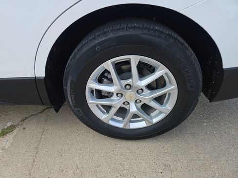 Used 2024 Chevrolet Equinox LS w/ Driver Confidence II Package FWD image 9