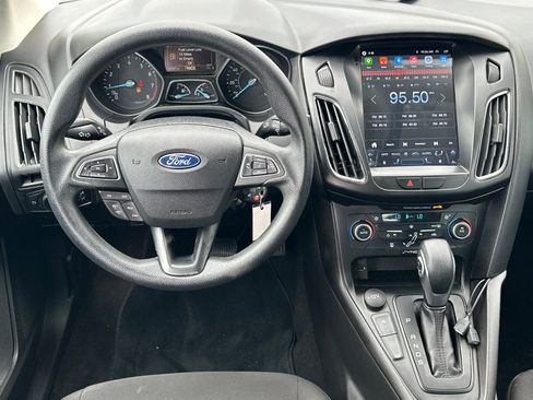Certified 2018 Ford Focus SE FWD image 13
